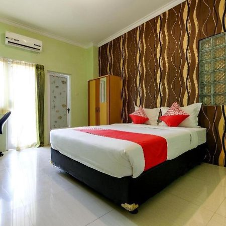 Surakarta  Oyo 338 Guest House Omah Manahan Syariah מראה חיצוני תמונה