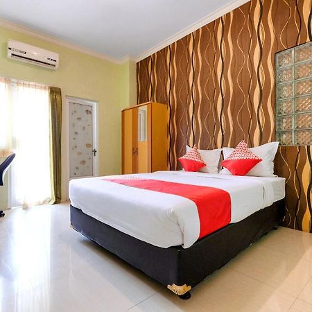 Surakarta  Oyo 338 Guest House Omah Manahan Syariah מראה חיצוני תמונה