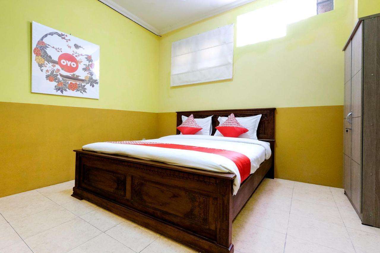 Surakarta  Oyo 338 Guest House Omah Manahan Syariah מראה חיצוני תמונה