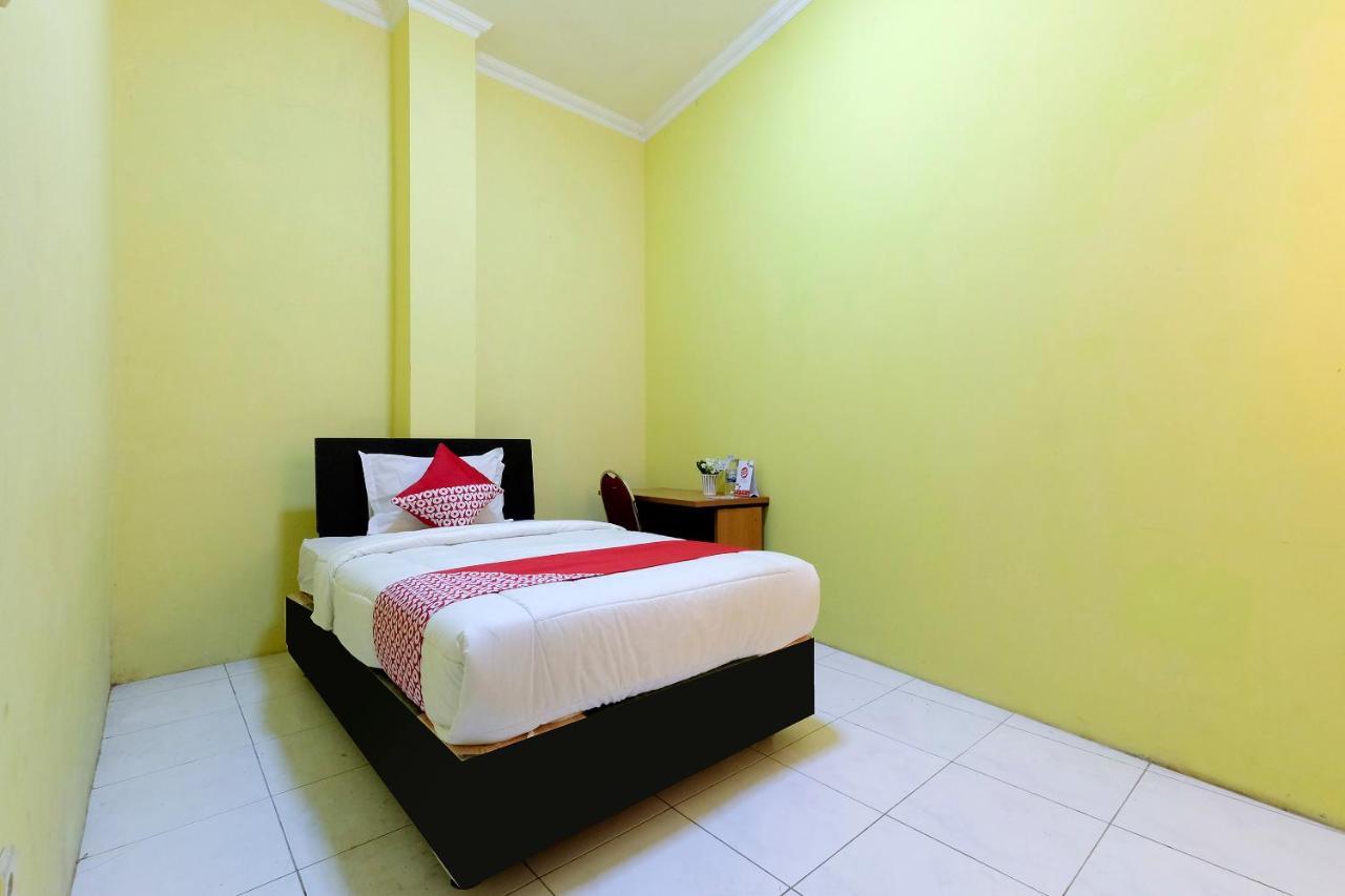 Surakarta  Oyo 338 Guest House Omah Manahan Syariah מראה חיצוני תמונה
