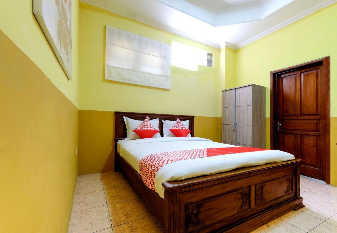 Surakarta  Oyo 338 Guest House Omah Manahan Syariah מראה חיצוני תמונה