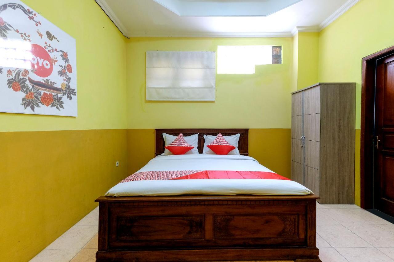 Surakarta  Oyo 338 Guest House Omah Manahan Syariah מראה חיצוני תמונה