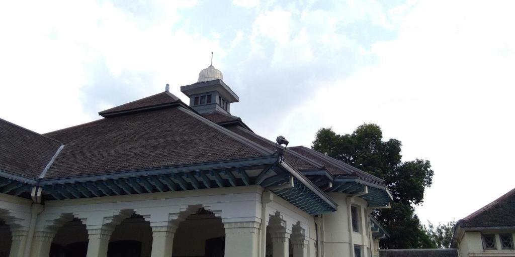 Surakarta  Oyo 338 Guest House Omah Manahan Syariah מראה חיצוני תמונה