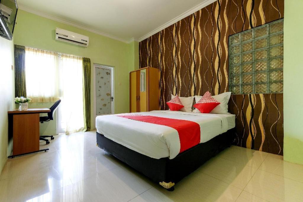Surakarta  Oyo 338 Guest House Omah Manahan Syariah מראה חיצוני תמונה