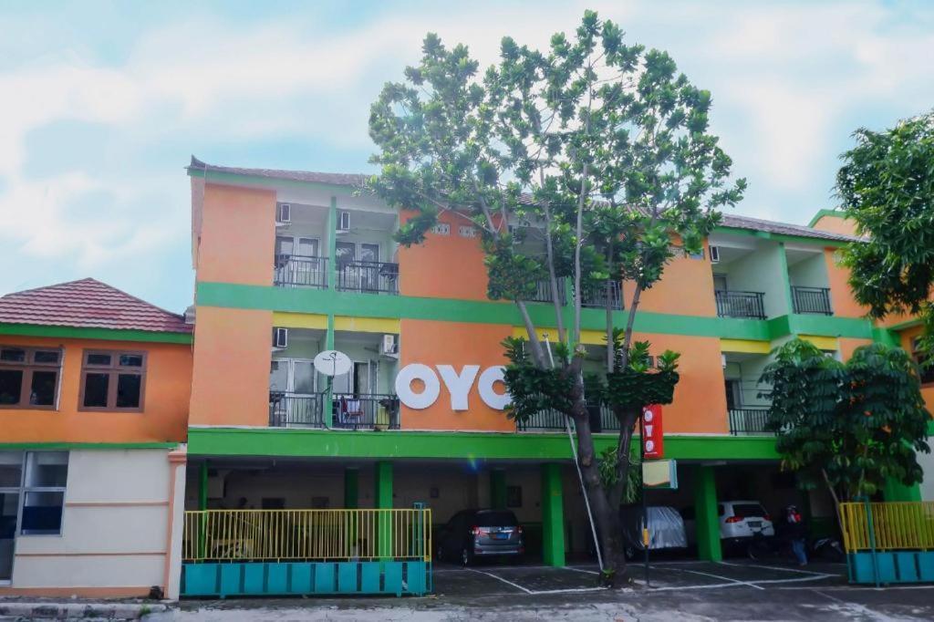 Surakarta  Oyo 338 Guest House Omah Manahan Syariah מראה חיצוני תמונה