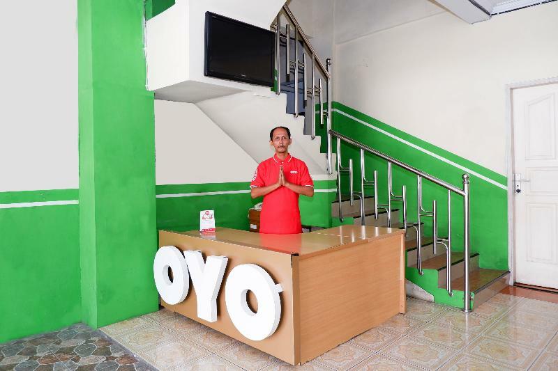 Surakarta  Oyo 338 Guest House Omah Manahan Syariah מראה חיצוני תמונה