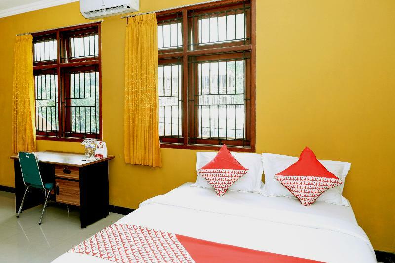 Surakarta  Oyo 338 Guest House Omah Manahan Syariah מראה חיצוני תמונה