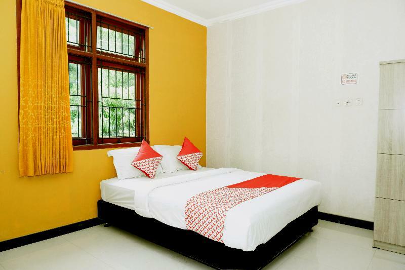 Surakarta  Oyo 338 Guest House Omah Manahan Syariah מראה חיצוני תמונה