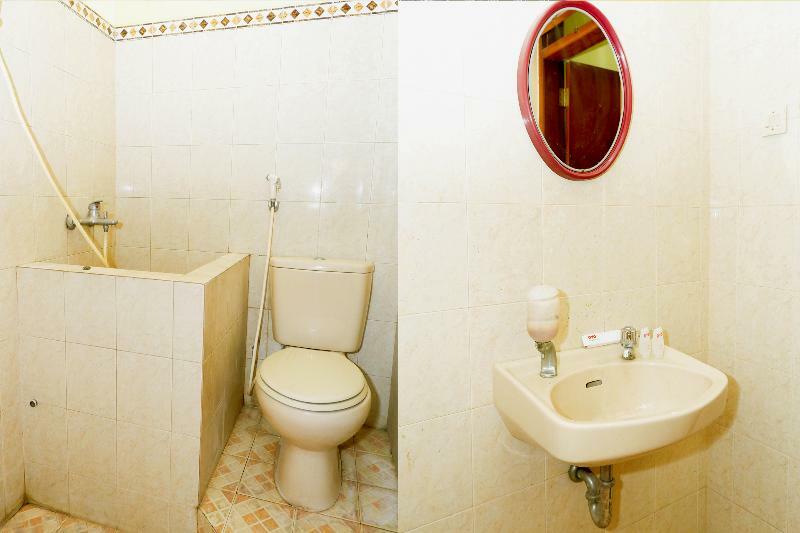 Surakarta  Oyo 338 Guest House Omah Manahan Syariah מראה חיצוני תמונה