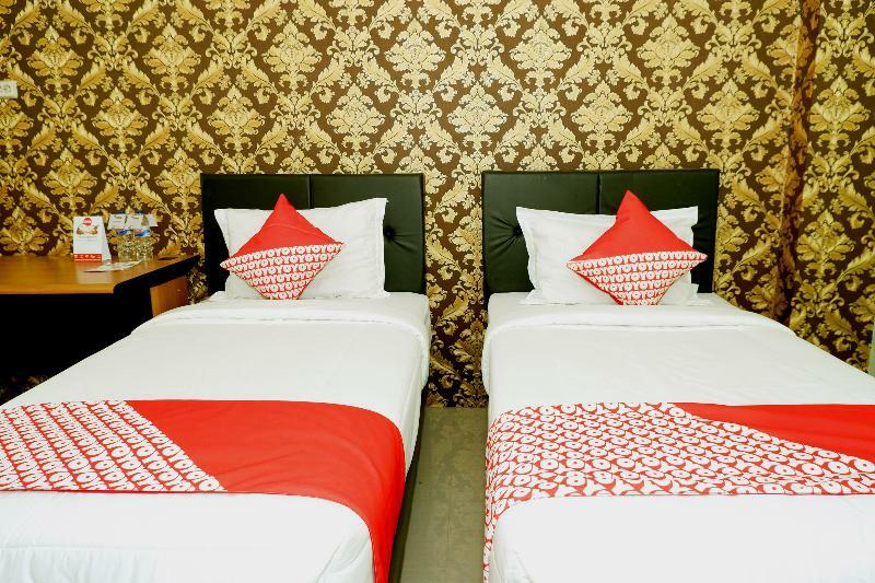 Surakarta  Oyo 338 Guest House Omah Manahan Syariah מראה חיצוני תמונה
