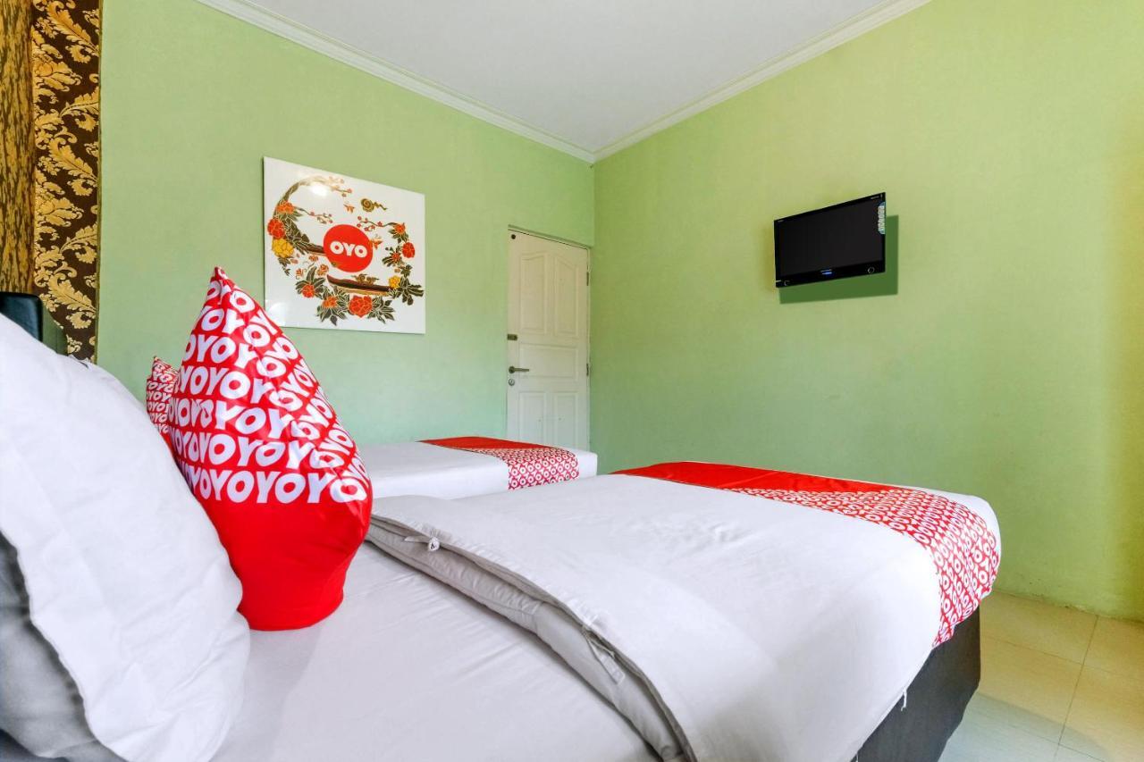 Surakarta  Oyo 338 Guest House Omah Manahan Syariah מראה חיצוני תמונה