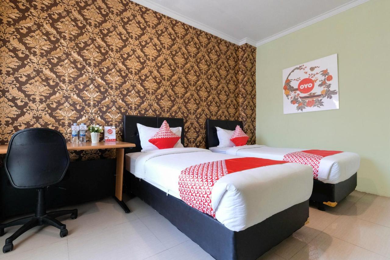 Surakarta  Oyo 338 Guest House Omah Manahan Syariah מראה חיצוני תמונה