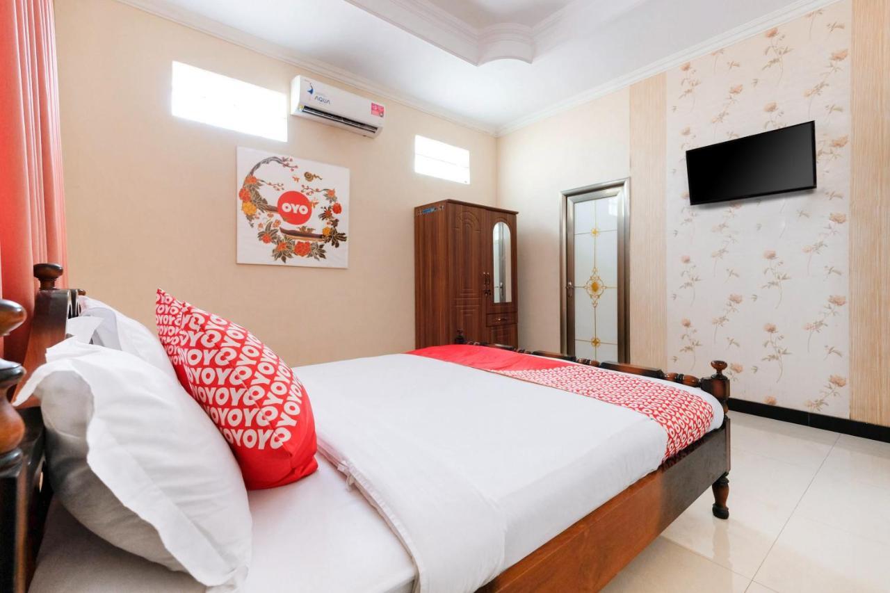 Surakarta  Oyo 338 Guest House Omah Manahan Syariah מראה חיצוני תמונה