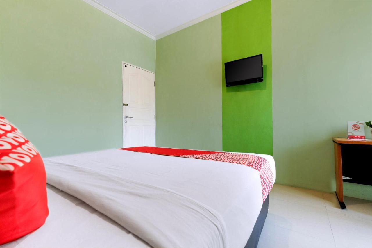 Surakarta  Oyo 338 Guest House Omah Manahan Syariah מראה חיצוני תמונה