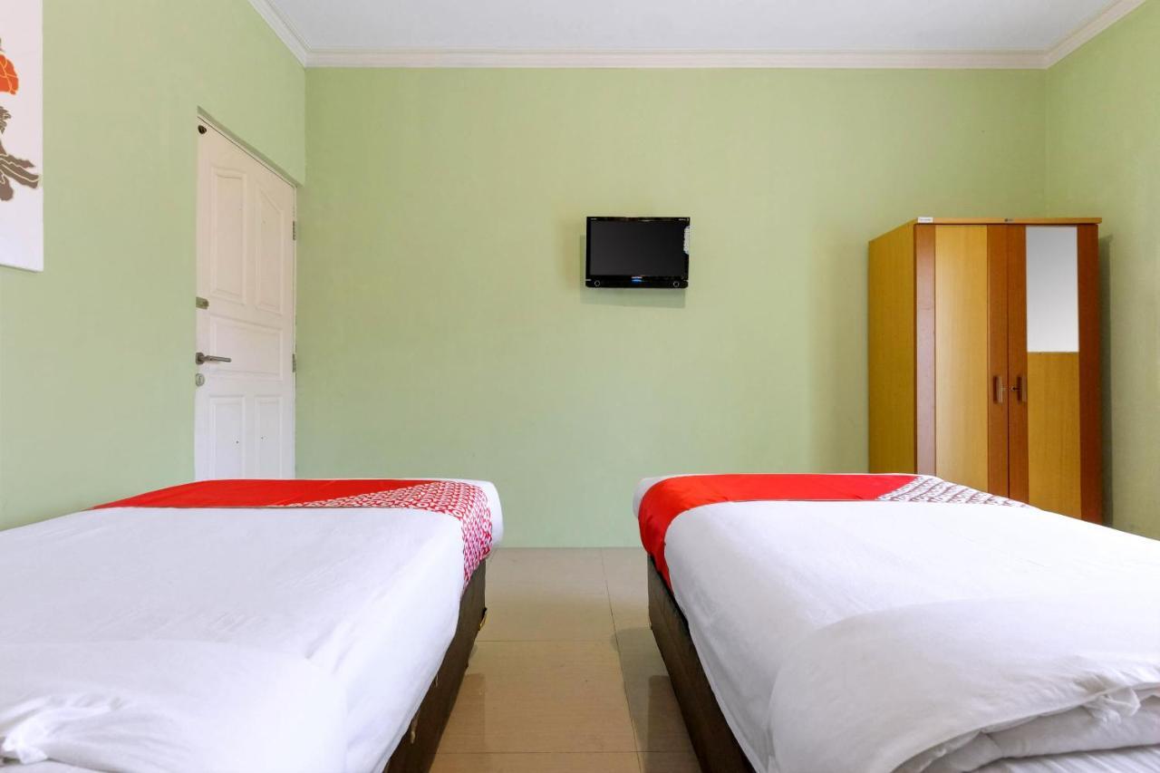 Surakarta  Oyo 338 Guest House Omah Manahan Syariah מראה חיצוני תמונה