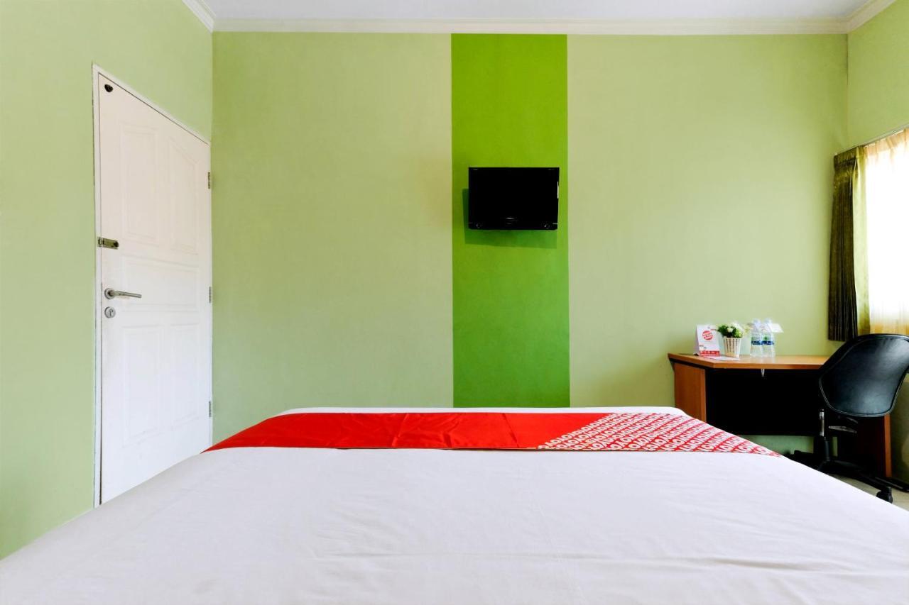 Surakarta  Oyo 338 Guest House Omah Manahan Syariah מראה חיצוני תמונה