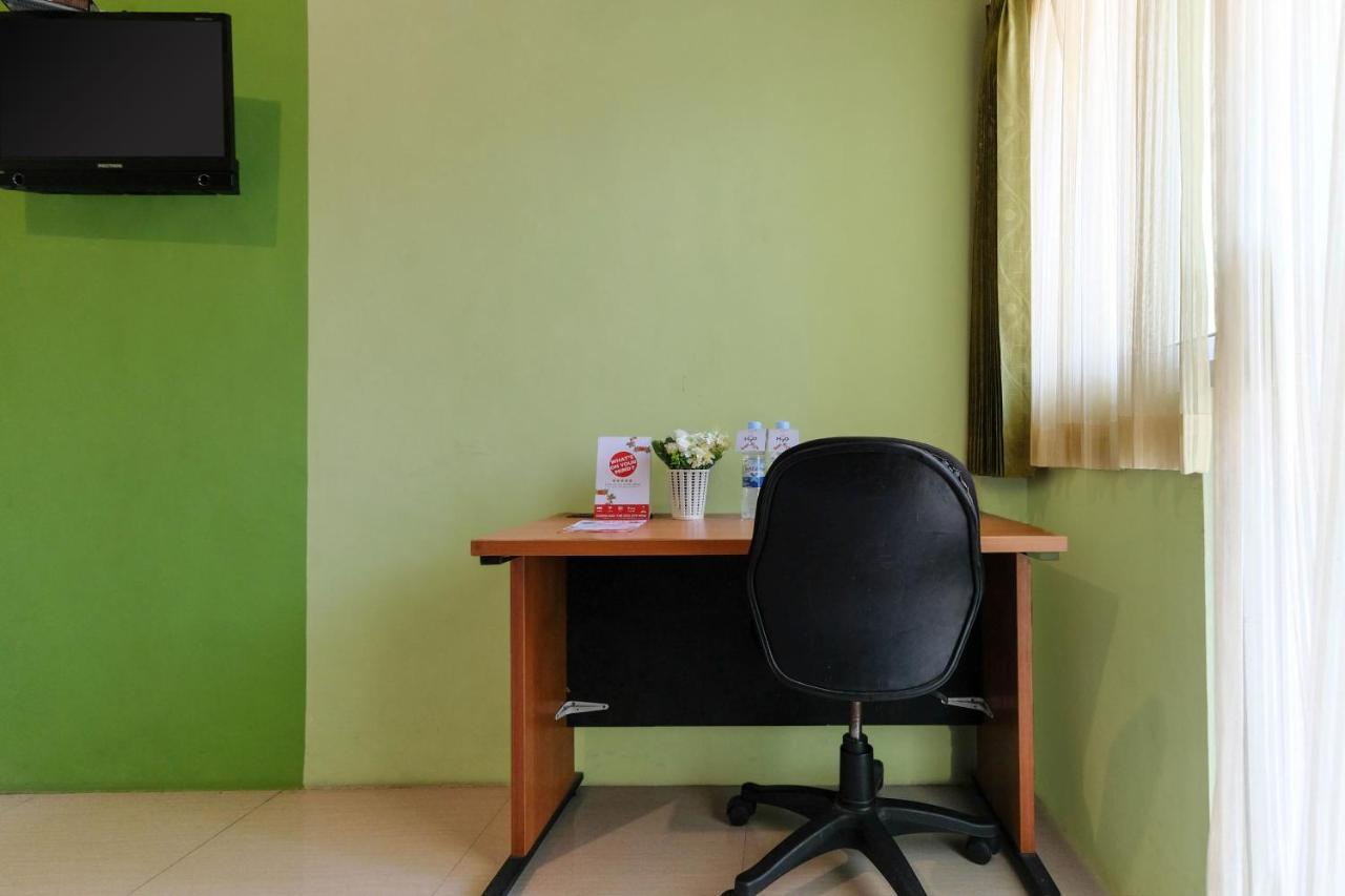 Surakarta  Oyo 338 Guest House Omah Manahan Syariah מראה חיצוני תמונה