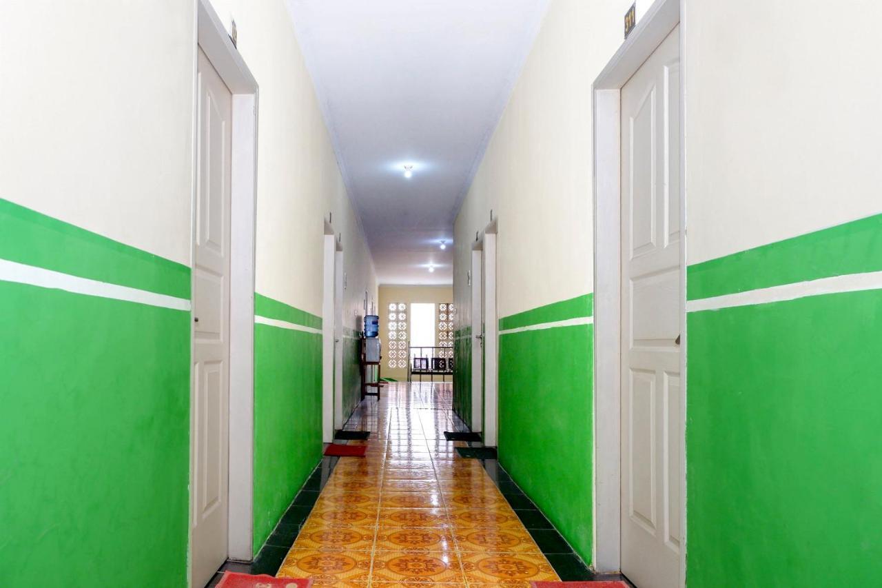 Surakarta  Oyo 338 Guest House Omah Manahan Syariah מראה חיצוני תמונה