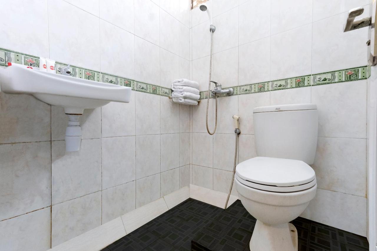 Surakarta  Oyo 338 Guest House Omah Manahan Syariah מראה חיצוני תמונה