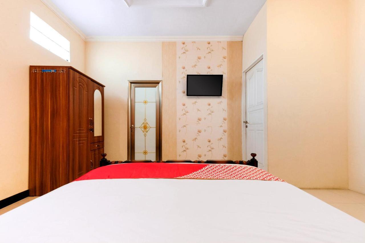 Surakarta  Oyo 338 Guest House Omah Manahan Syariah מראה חיצוני תמונה