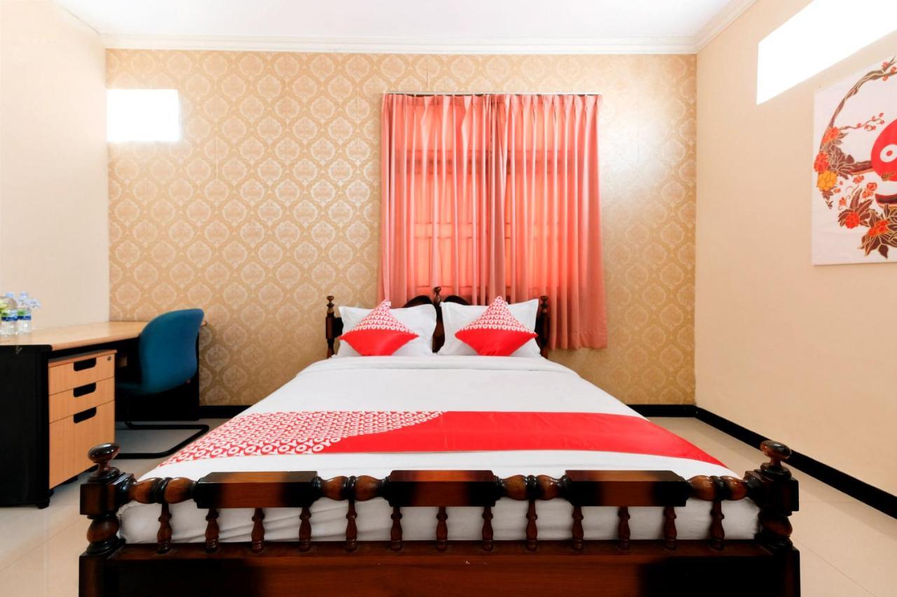 Surakarta  Oyo 338 Guest House Omah Manahan Syariah מראה חיצוני תמונה