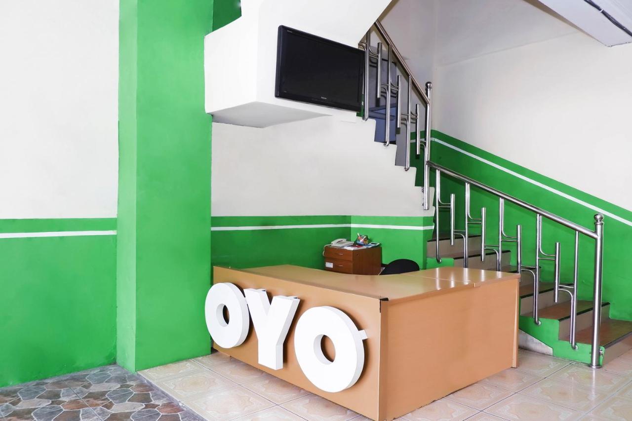 Surakarta  Oyo 338 Guest House Omah Manahan Syariah מראה חיצוני תמונה